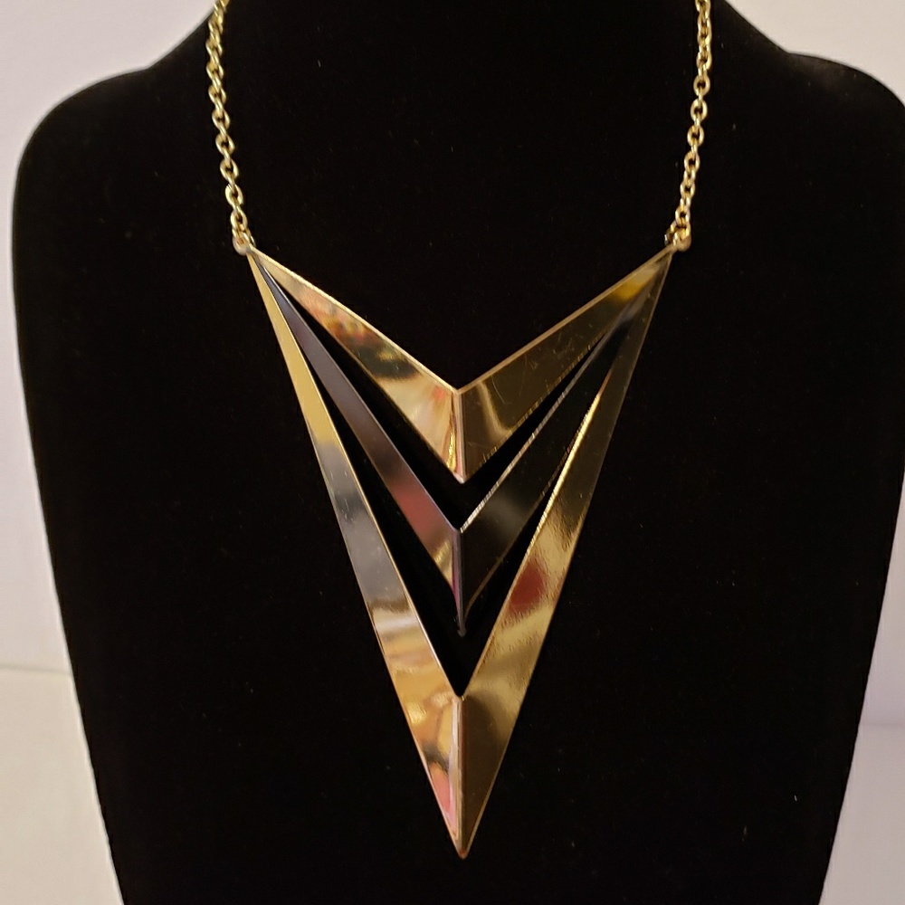 Ladies V-Two Tone Necklace 18"